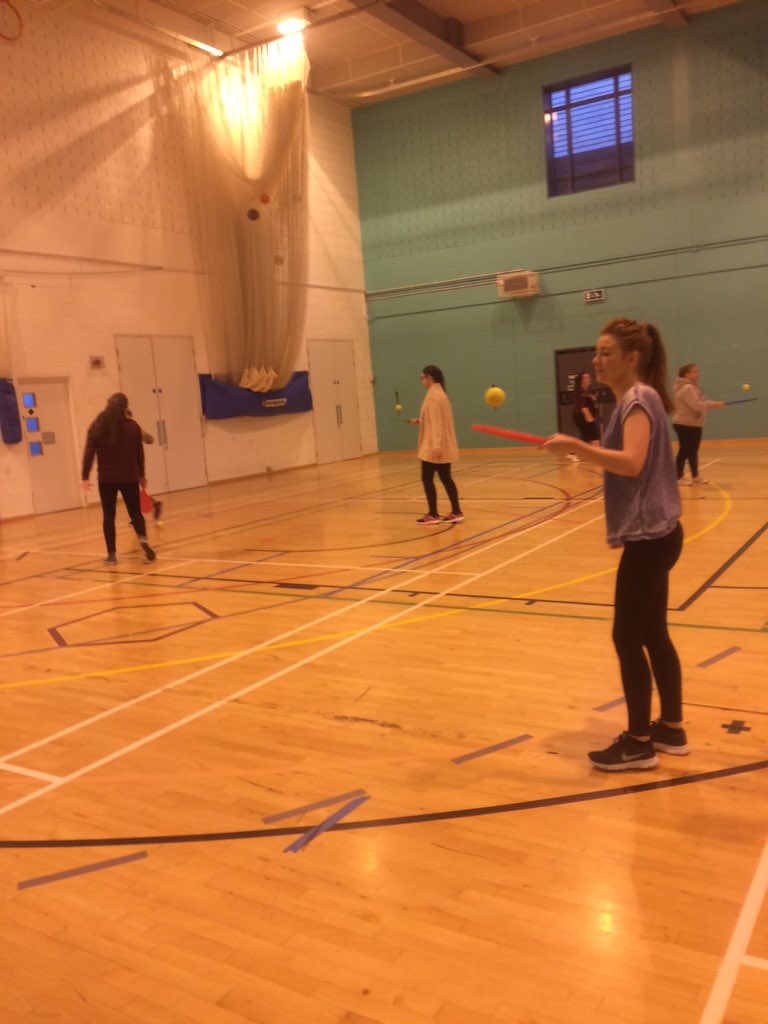 ellecroxford1's tweet photo. PE today, we focuses on cricket and netball. As you can tell our group is slightly competitive 😂 #ysjprimed https://t.co/CSQ50nTJiT
