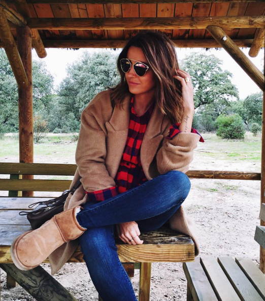 fashionpillsES's tweet photo. Cozy mood ;) Get @LovelyPepa's plaid shirt here: https://t.co/8Qf582kXAC #FPTribe https://t.co/QnCCHP2dif
