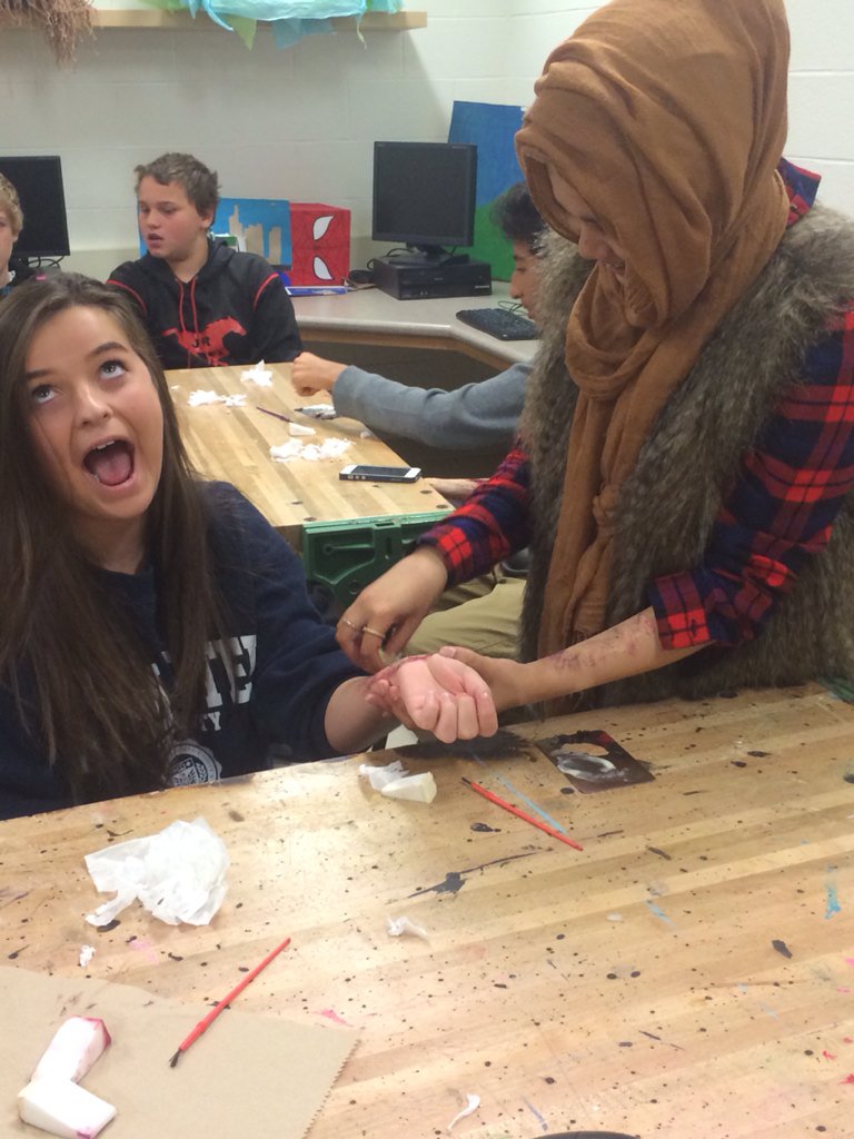HaydenHotWheels's tweet photo. Some @HaydenHuskies Grade 9 Tech Students learning special effects makeup! https://t.co/YI0GCAdD0C