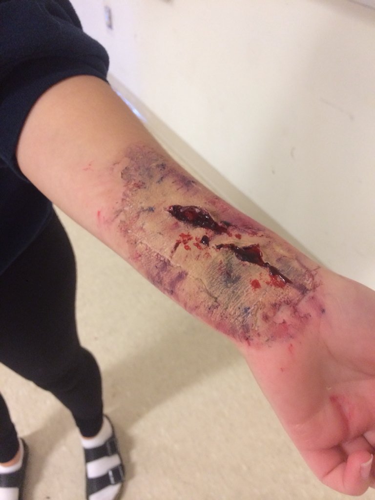 HaydenHotWheels's tweet photo. Some @HaydenHuskies Grade 9 Tech Students learning special effects makeup! https://t.co/YI0GCAdD0C