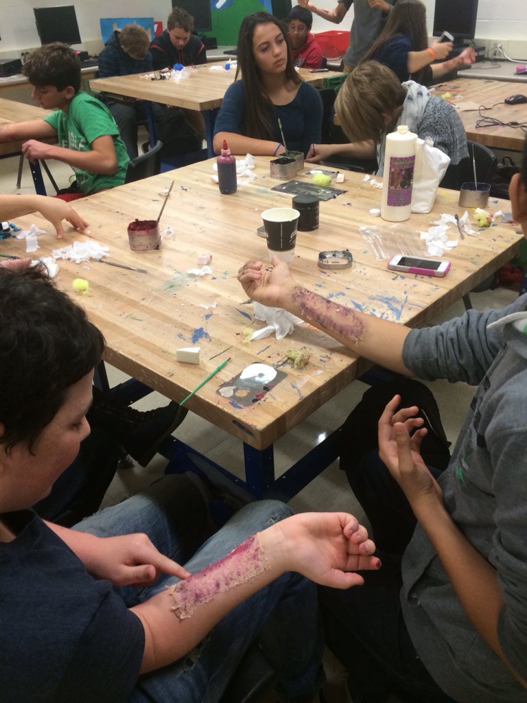 HaydenHotWheels's tweet photo. Some @HaydenHuskies Grade 9 Tech Students learning special effects makeup! https://t.co/YI0GCAdD0C