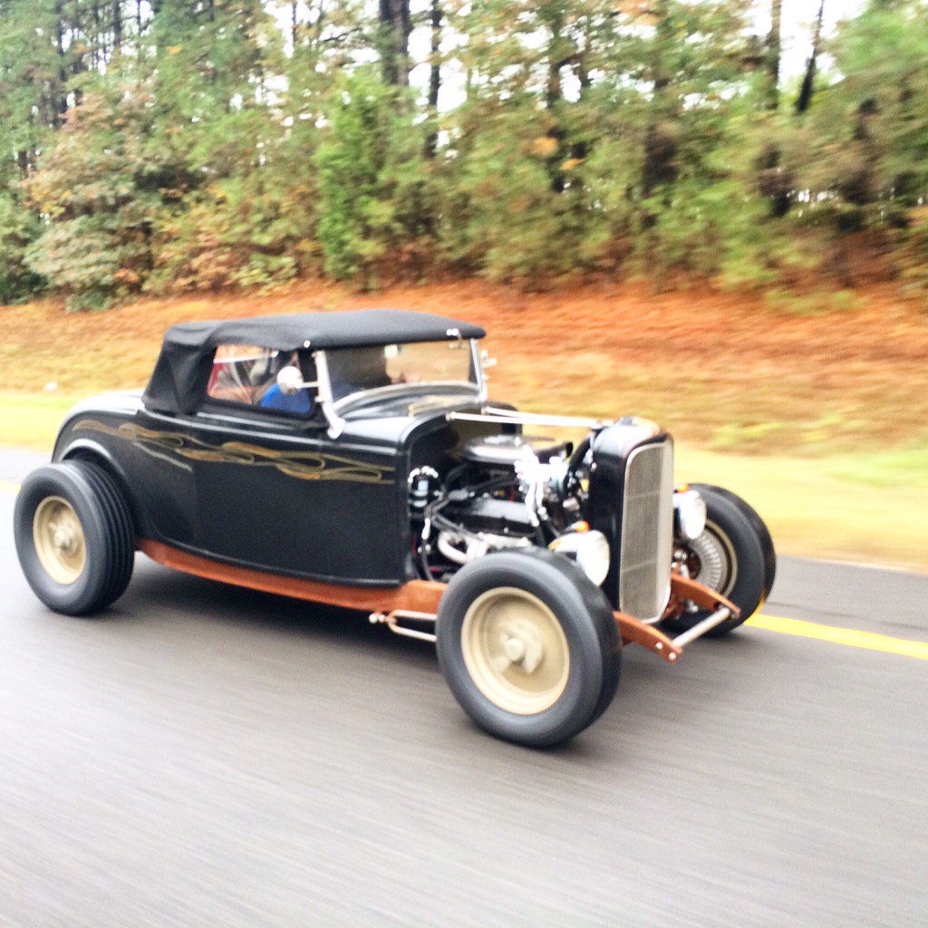 CruisinCone's tweet photo. Cruising Texas on the way with some cool rods. #SEMA2015 #DrivenDirtyTour #classicinstrument @LesNoyse @TODAYshow https://t.co/FPBeqzKSUB