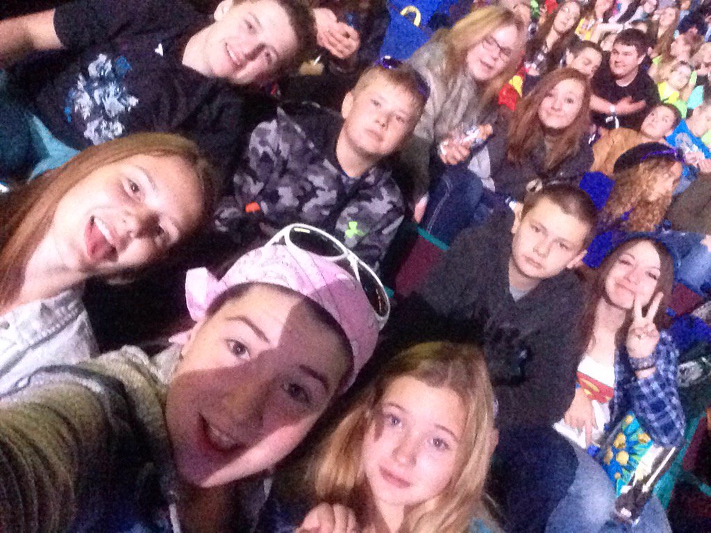 brynna_nelson's tweet photo. Pre-Party selfie #weday #stmfam @StMarysSexsmith @BeaudetLinda https://t.co/46mR3Q5Xr3