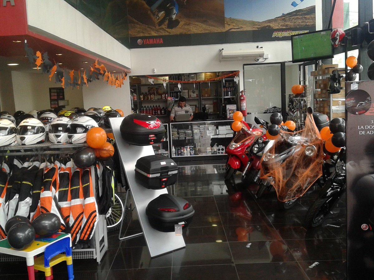 procircuitm's tweet photo. Procircuit manquehue con todo este Halloween!
#TheWalkingDead #FelizMartes #LoVoyATuitear #Halloween #Motociclismo https://t.co/jP2yxkt0GC