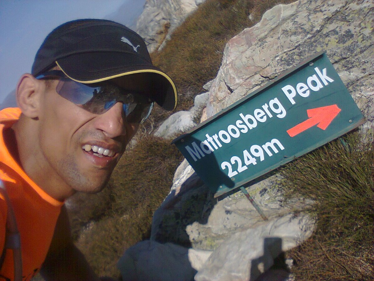 peterjohnmoses's tweet photo. Finding myself high up on Matroosberg peak for the @MatroosbergTC  37km, this was also my last smile for the day! https://t.co/zz0abAs8YC