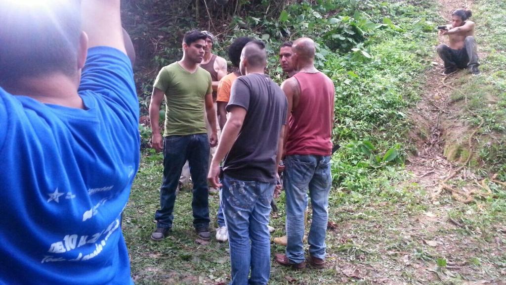 MuerteSus's tweet photo. Los actores @DiegoelDragon @zapata666parca @DjPanaMusica @laureanolivarez en pleno desarrollo de una escena. https://t.co/pA1pFTIbRM