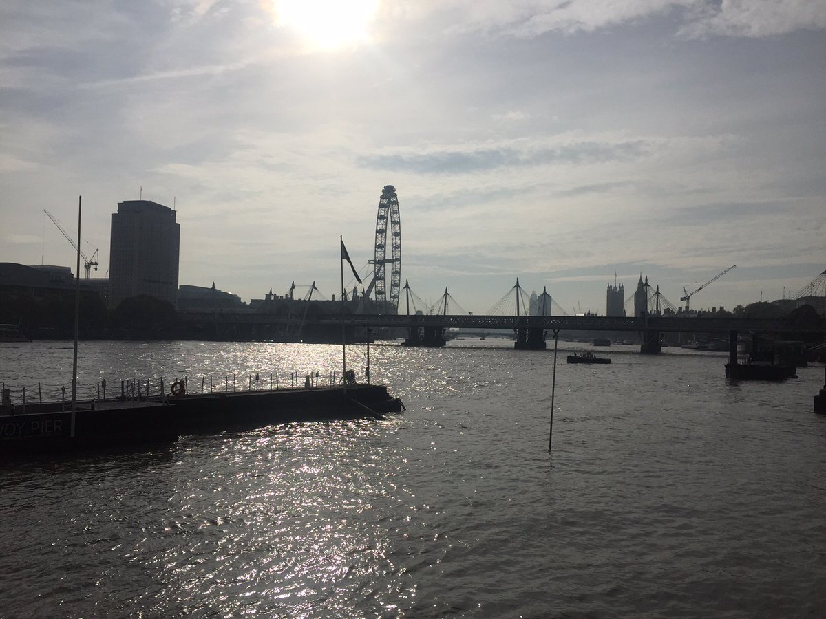X11RSG's tweet photo. A day to avoid the tubes I think #london #autumnsun https://t.co/0RvJAsxXyx