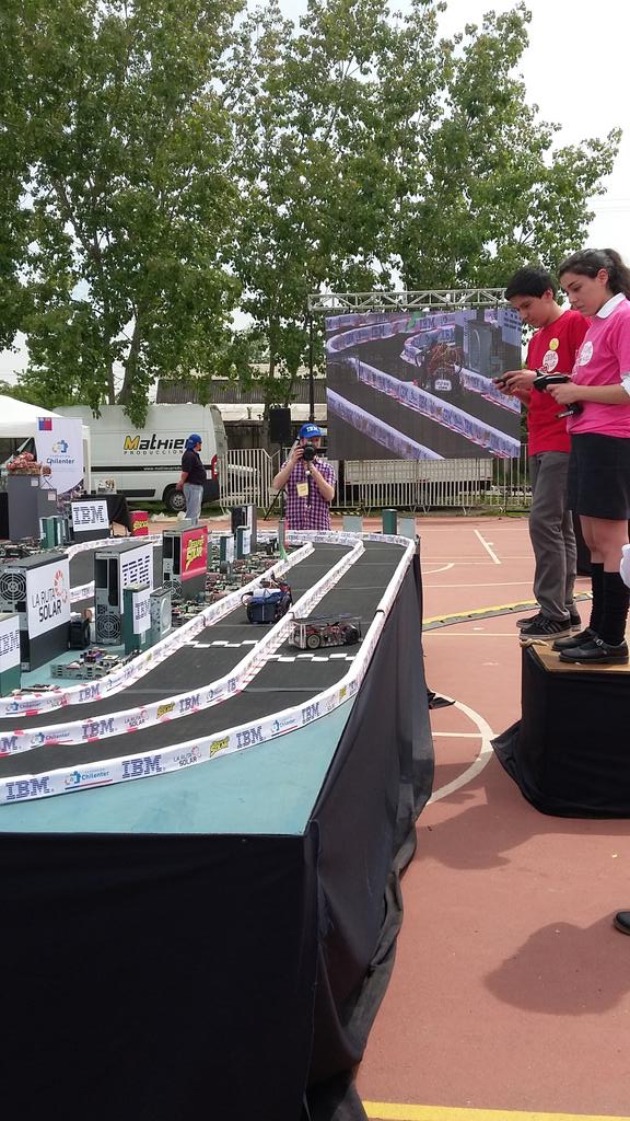 desafio_solar's tweet photo. MasterCit y Astroñoñas ya se enfrentan en la semifinal #DesafioSolar 2015 https://t.co/q21AL6YlIc