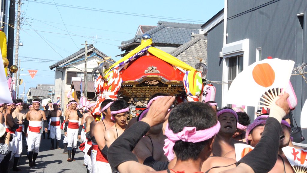 btmz0525's tweet photo. 大井の人より確認が取れたので後日ホームページに追加します。2015廣田様御遷宮のための初日、大井 瀧内神社が黄色のお襷を掛けていたのは廣��様の御遷宮のため、きちんとした祭典では無い1日目のみという事で廣田様の色を混ぜたという。 https://t.co/sgGrGaSX0k