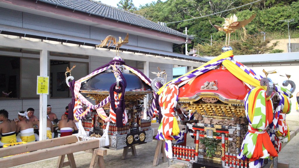 btmz0525's tweet photo. 大井の人より確認が取れたので後日ホームページに追加します。2015廣田様御遷宮のための初日、大井 瀧内神社が黄色のお襷を掛けていたのは廣��様の御遷宮のため、きちんとした祭典では無い1日目のみという事で廣田様の色を混ぜたという。 https://t.co/sgGrGaSX0k