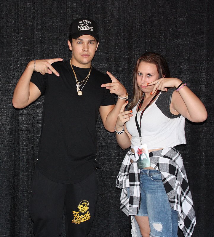 SwagForMahone's tweet photo. the glow up here is real 😛 @AustinMahone https://t.co/1POhqoiPeb