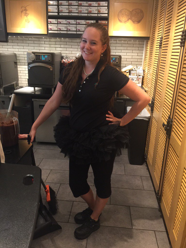 Sbux_KeyWest's tweet photo. On Tuesday we wear tutus!!!#tututuesday #fantasyfest2015 #keywest #tobeapartner @mamasuesbux @smarbesu1 https://t.co/Zro1BNxUjW