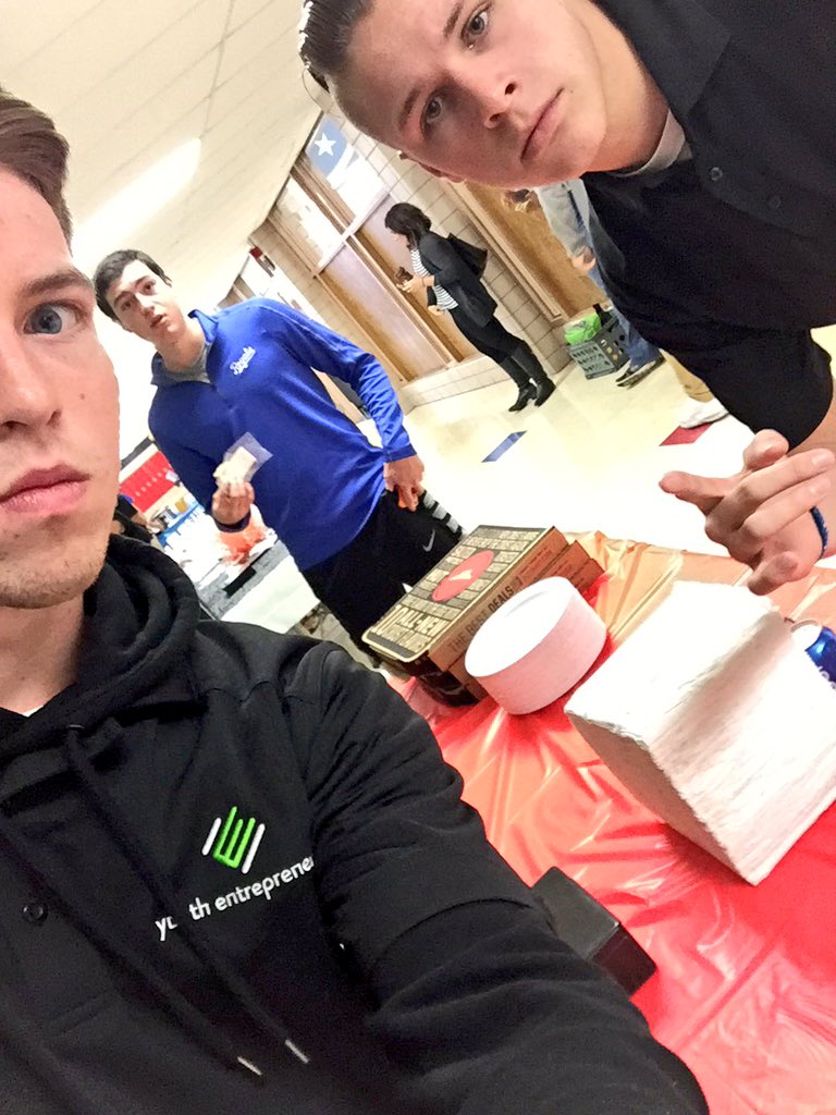 LifeofShua's tweet image. @unclefttys whose ready for that good good 🍕