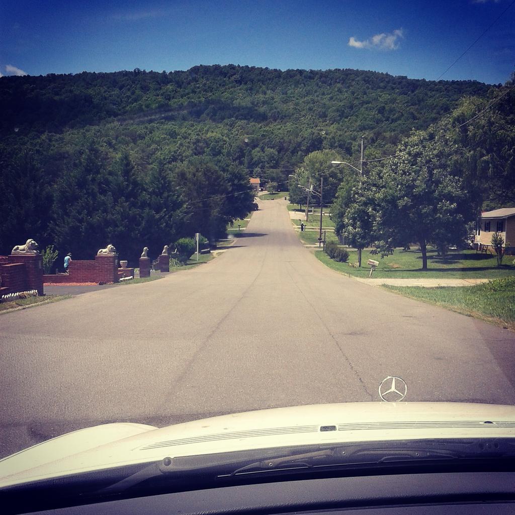 DjMaon's tweet photo. My block in the two up two down https://t.co/xjUIE9qIy2