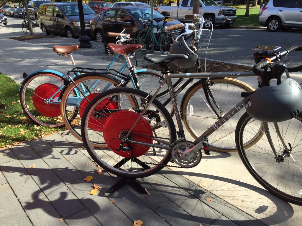 p11's tweet photo. Today in Boston up till dusk - come try #CPHwheel amazing electric bikes @ Gardner Museum https://t.co/m1XkdOA0zC