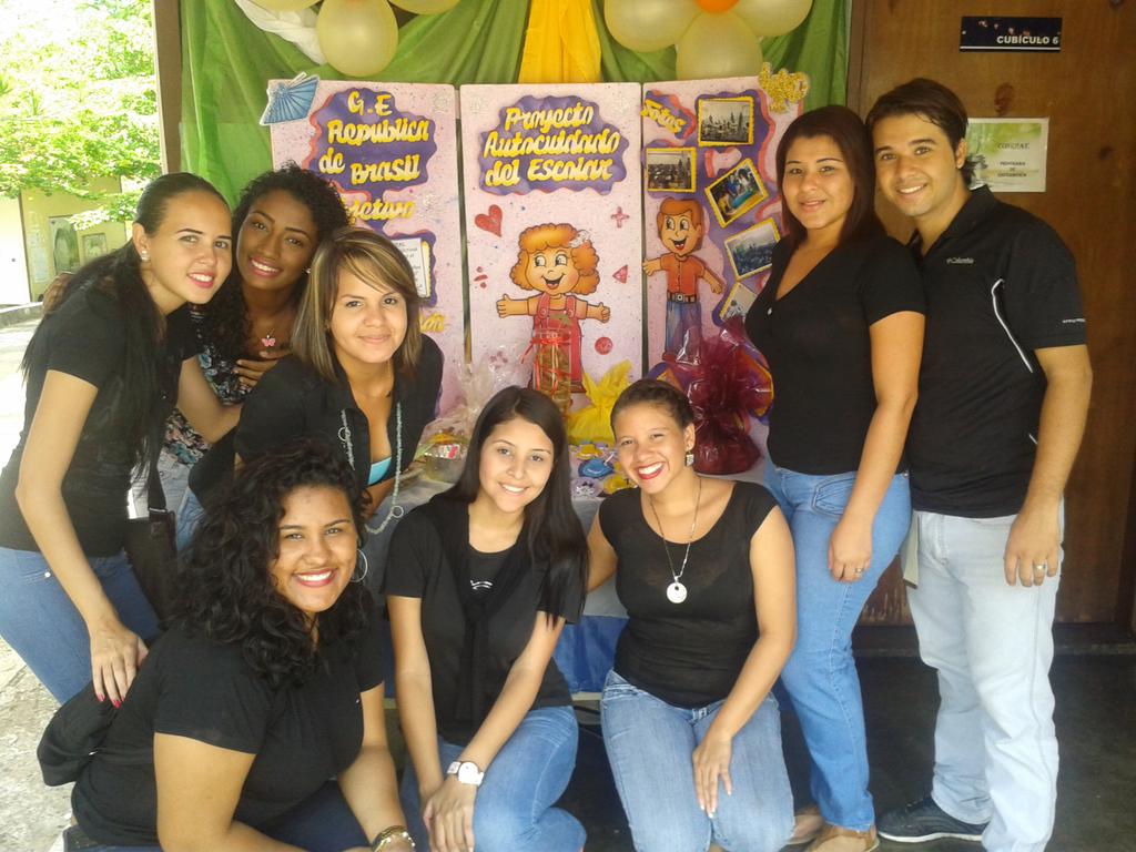 unergprensa1's tweet photo. Estudiantes Enfermería #Unerg realizan Feria de Servicio Comunitario.  Participan 800 estudiantes en 31 proyec https://t.co/DvtmGpAF29