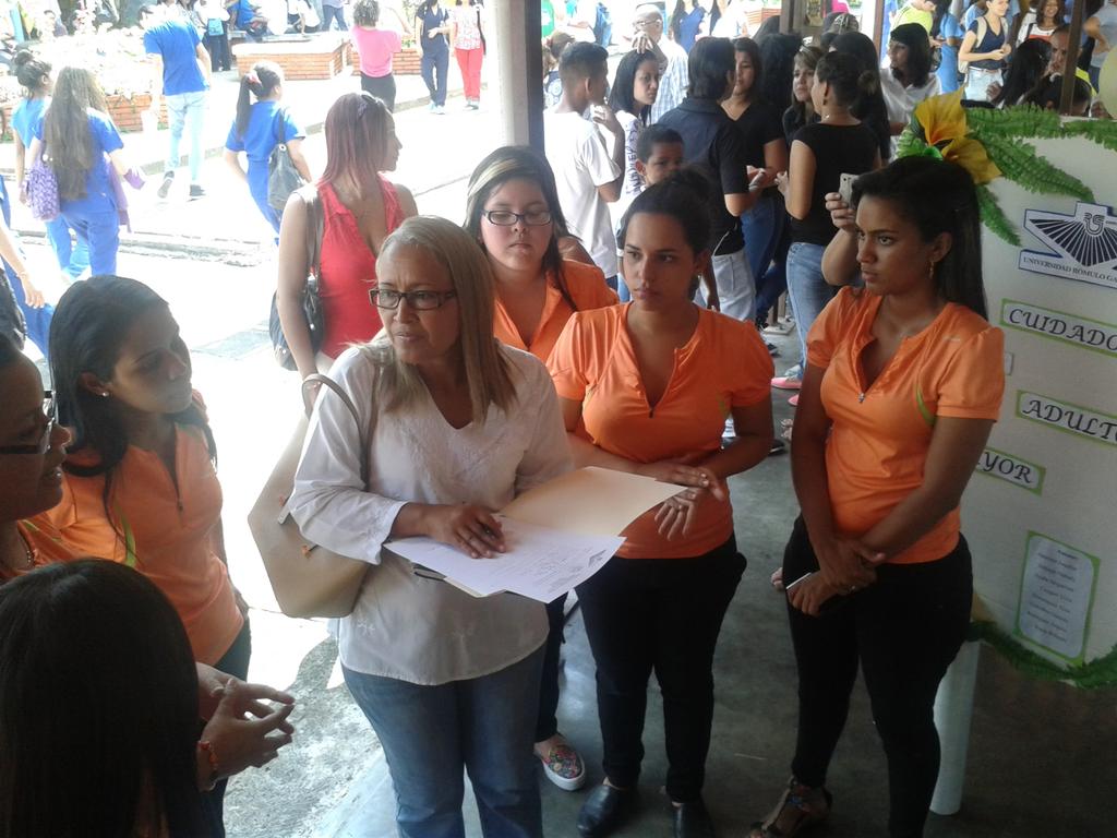 unergprensa1's tweet photo. Estudiantes Enfermería #Unerg realizan Feria de Servicio Comunitario.  Participan 800 estudiantes en 31 proyec https://t.co/DvtmGpAF29