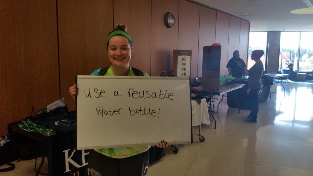 KentStateSusty's tweet photo. #KentState students make sustainability pledges for #CampusSustainabilityMonth #2015csm https://t.co/0JK2RQZIU3
