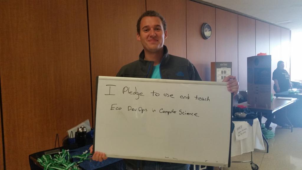 KentStateSusty's tweet photo. #KentState students make sustainability pledges for #CampusSustainabilityMonth #2015csm https://t.co/0JK2RQZIU3