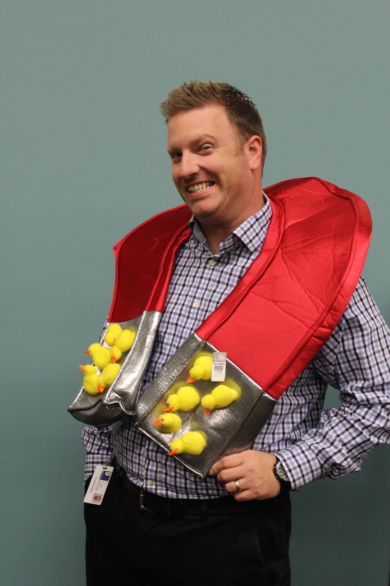 GoodwillOmaha's tweet photo. Here's Jeff as a #chickmagnet. Enter your Goodwill costumes in our #boodwill contest today
https://t.co/YNydcpkcVG https://t.co/vTfYtDQhjr