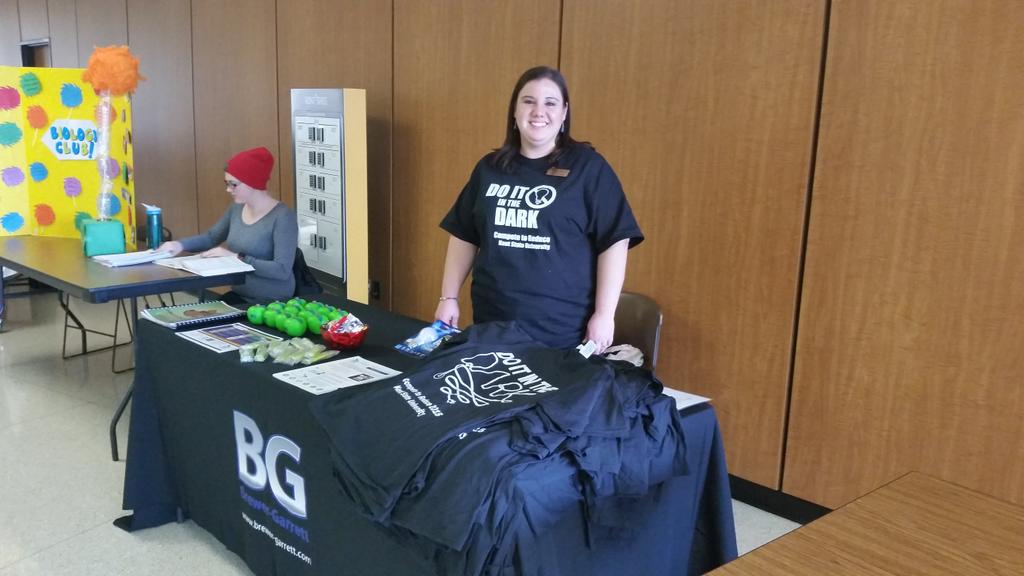 KentStateSusty's tweet photo. .@brewergarrett informs students about saving energy at #KentState & Do It In the Dark energy competition #2015csm https://t.co/Jj8dKRUVI7