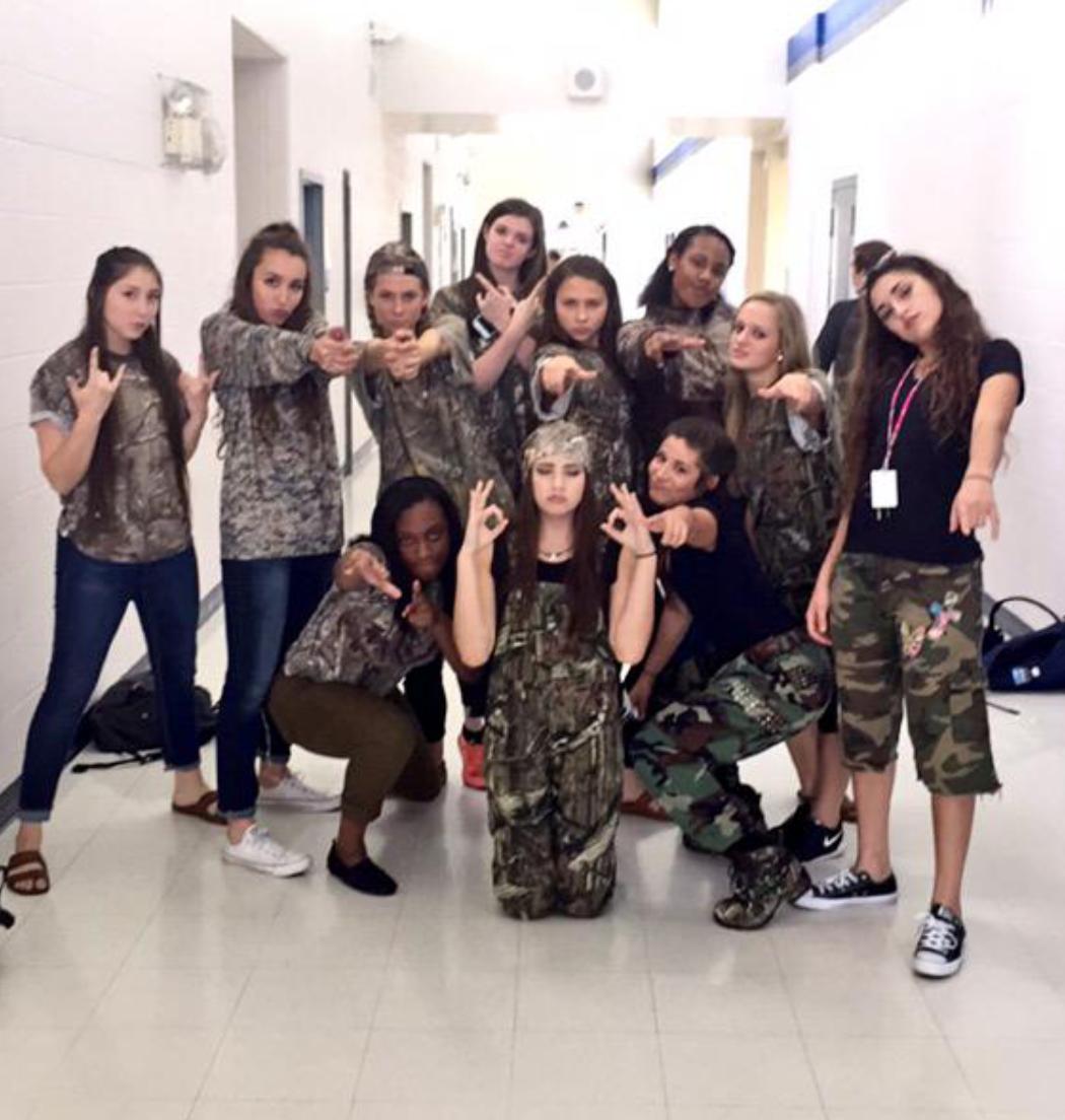 1stladysims33's tweet photo. Last vb game tonight. Come support Lady Bucs volleyball 6:30 varsity. #bwvb #bleedblue #bucnation https://t.co/JOpIWNaun4