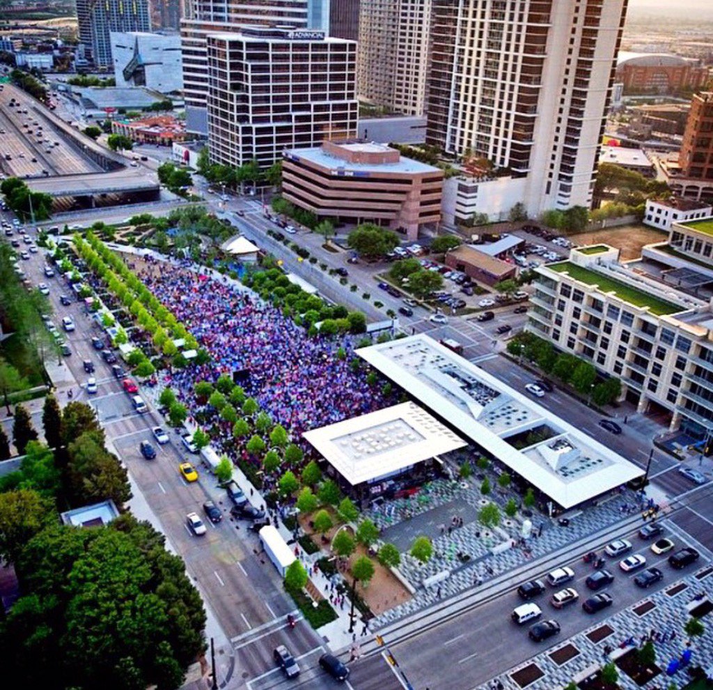 Over 5K Dallasites will descend on <a href="/KlydeWarrenPark/">Klyde Warren Park</a> for the largest Halloween Bash in Texas! bit.ly/DecksHalloween…
