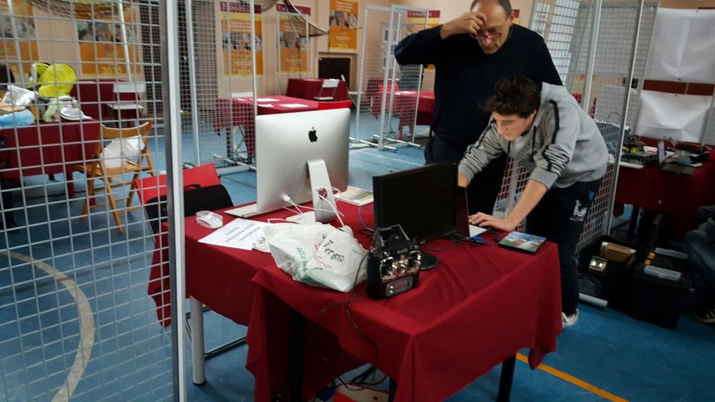 fabrizioolati's tweet image. Ultimi ritocchi per la presenza di #IstitutoMassimoe #MakingDrones a #GJC 
@AnafMd @Fiammetta_FMD @fmdigitale