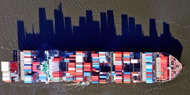Delta_Arts's tweet photo. Call for Photos from Seafarers and Dockworkers #containership #ship #seafarer #seafarerslife https://t.co/6apmSZjoPY https://t.co/Pfp5hFQfK7