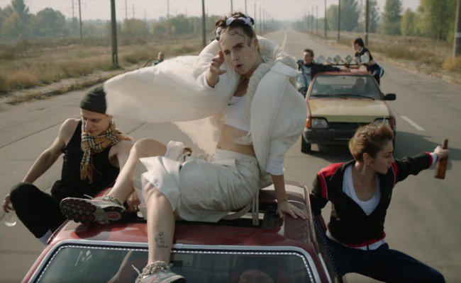 PigsAndPlans's tweet photo. Watch @MOMOMOYOUTH and her friends run wild in "Kamikaze" video https://t.co/I2nnKgjlgq https://t.co/KBak1iiFEd