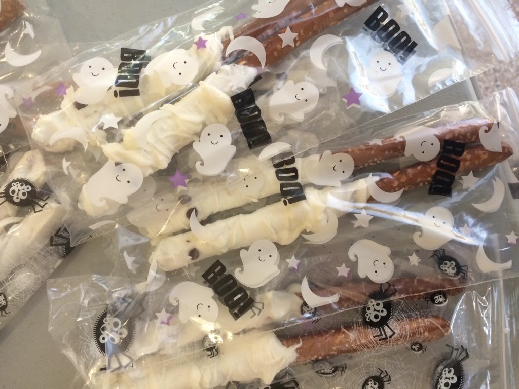Come to the roto this week for 10-2 PM to purchase chocolate covered pretzels for you or a friend! #BBBSBryantU