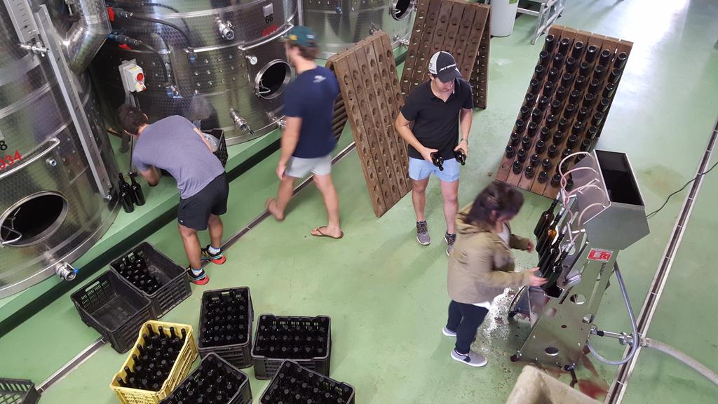 Bottling Cape Ruby, made by finalyear <a href="/Twaksak7/">Petrie Mulder</a>. Everything done by hand...quality = magnificent <a href="/PetroRhyn/">Petro van Rhyn</a>