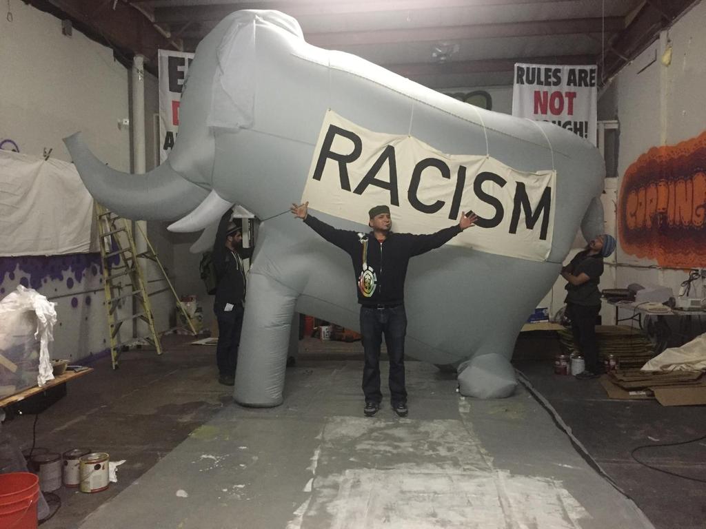 F1RSTSE7EN's tweet photo. I do inflatables :) #TheElephantInTheRoom #Racism #WhitePrivilege #NLM #BLM #StreetArt #Activism #Artivist #17DL https://t.co/GNG3MRFtZ7