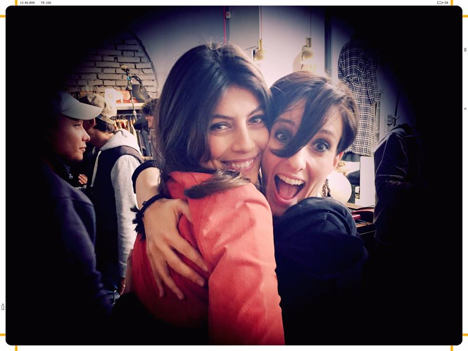 Foto: Alessandra Mastronardi e l'attrice <a href="/agofrago/">Francesca Agostini</a> sul set di <a href="/AllievaTv/">L'Allieva</a>! :D #LAllieva #set fb.me/47HL7tjVQ