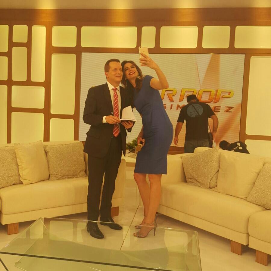celsorussomanno's tweet photo. Momento Selfie! #ProgramaSuperPop #LucianaGimenez #FalandoSobreSP https://t.co/FjkKsK0TJa