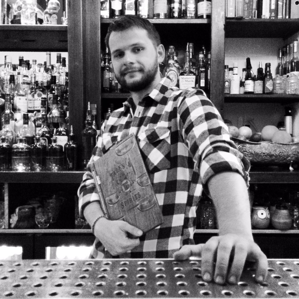 TheGinBoss's tweet photo. #FlavourMakerSeries alert. Our latest post is up over on @instagram. Check what @CocktailManDan has to say bout gin! https://t.co/HnWPhOBzPH
