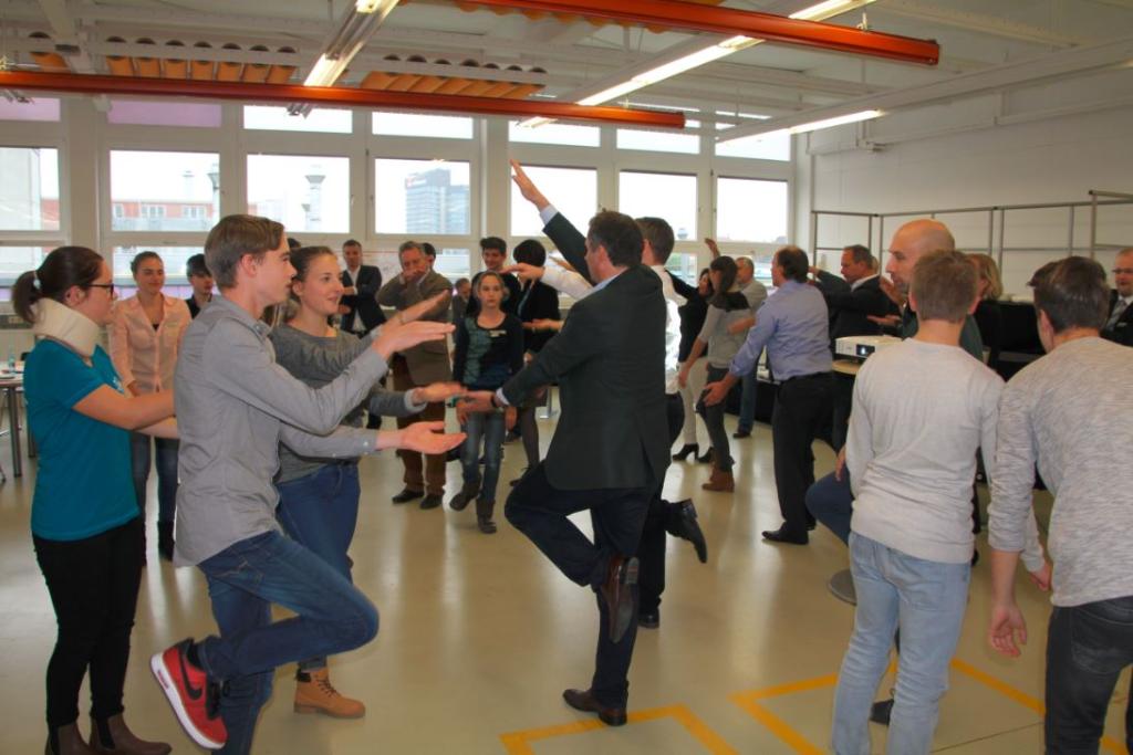 RT rosenbergann 'RT SAP_UA: Diverse Groups working together & have fun at a #reallifechallenge with #DesignThinkin… '