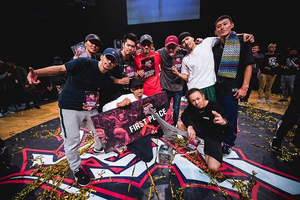 break_dance_org's tweet photo. #BOTY2015 #breakdance #bboy #Floorriorz | Результаты Battle Of The Year 2015 » https://t.co/HzcdafNAPF https://t.co/WcMDOsI9ta