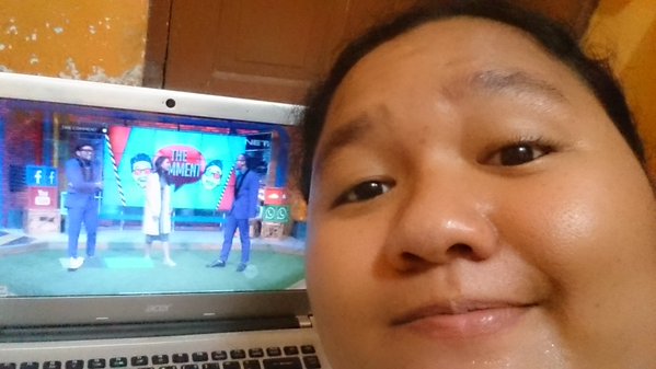 Ncha_Jhy's tweet photo. @smartfrenworld @TheComment_NET A. 10 Jam msh tetap setia dgn NET TV :) #TheCommentAndromax #GoForIt @hikmatdarmawan https://t.co/tlKhEeJkJl