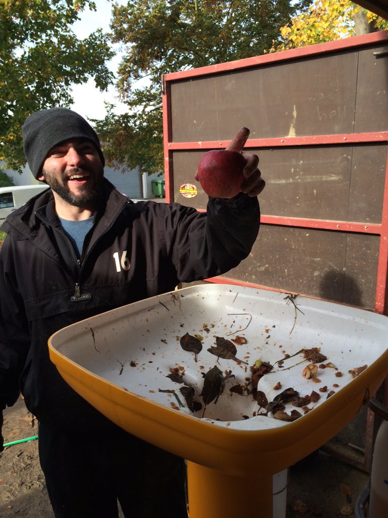 crazydavescider's tweet photo. Last apple of the day #nowpressing https://t.co/NBLdFqqn0P