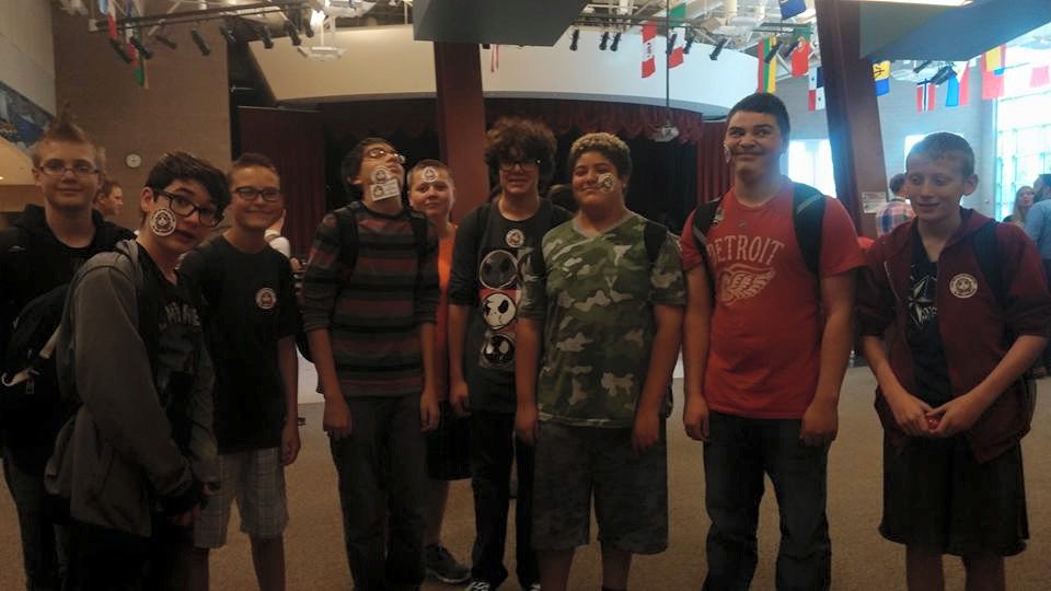 davisgyc's tweet photo. NDJH students proudly show off their pledge stickers during RRW! #NotAnEcigGuineaPig #BobandLucy #UTOutrage https://t.co/45FWKWkDBY