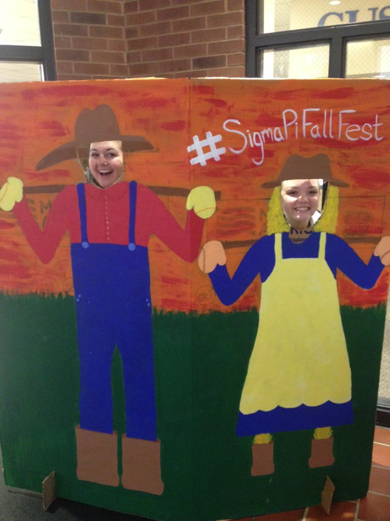 C_Mass's tweet photo. #sigmapifallfest us KΔs love our Sigma Pi guys.😘😘😘😘😘 https://t.co/gsCboJa4BO