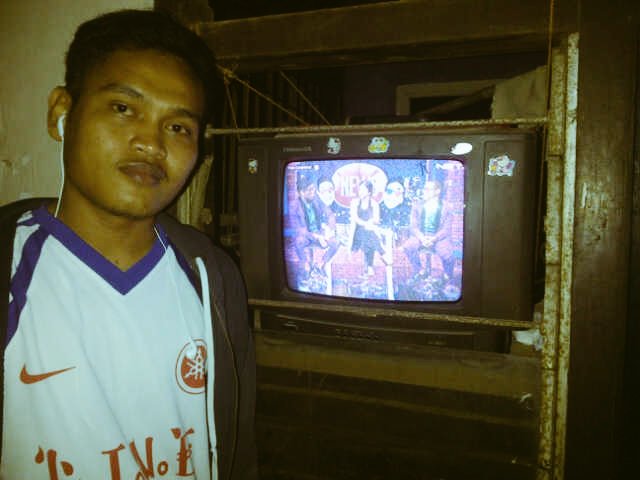 firmansyahid92's tweet photo. @TheComment_NET jawabannya A) 10jam aku udah cobaan kaka @kubil_erik @smartfrenworld #TheCommentAndromax #GoForIt https://t.co/fpbPgk4dcO
