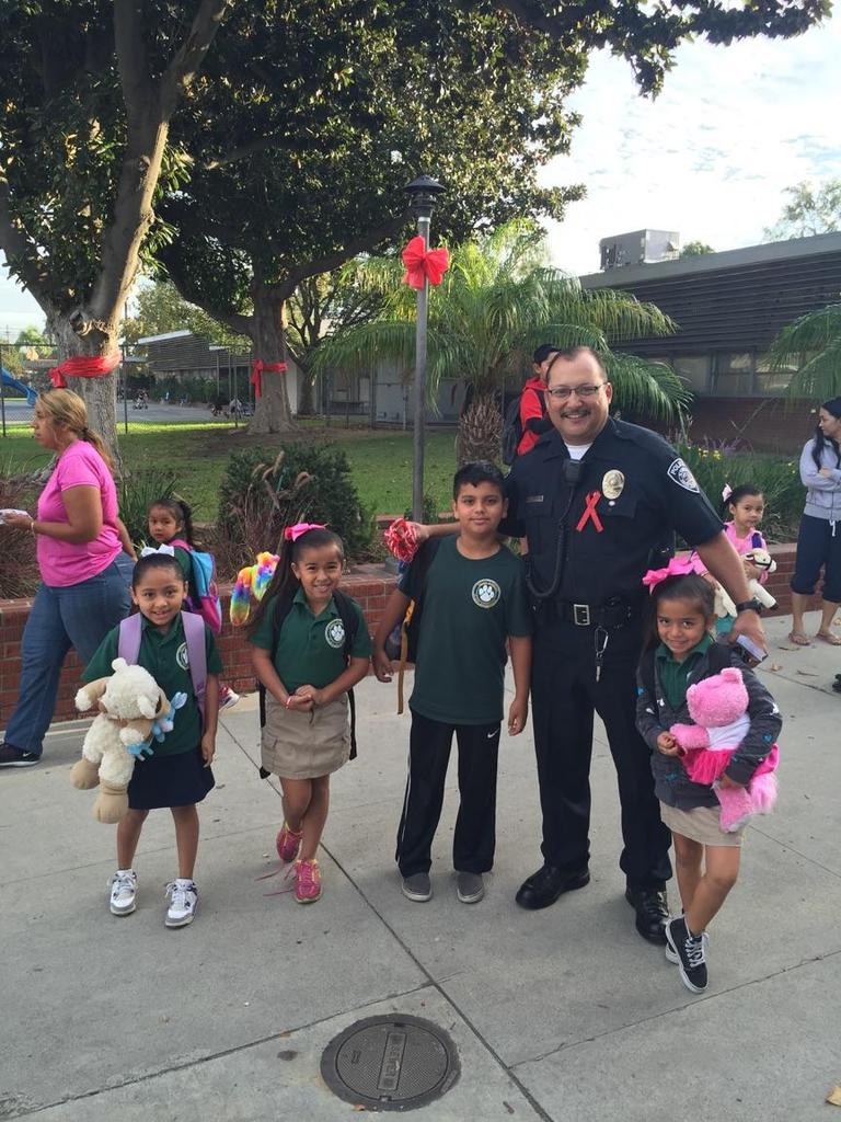 erspd's tweet photo. Officer Flores meeting and greeting students and parents @MageeBears. Parents it was a pleasure thank you
#RedRibbon https://t.co/OmbM8iKCjH