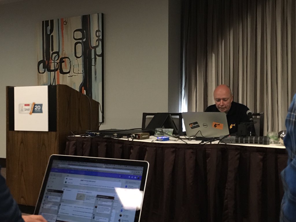 mertcal's tweet image. hands on with Steve from @Payara_Fish #JavaOne2015