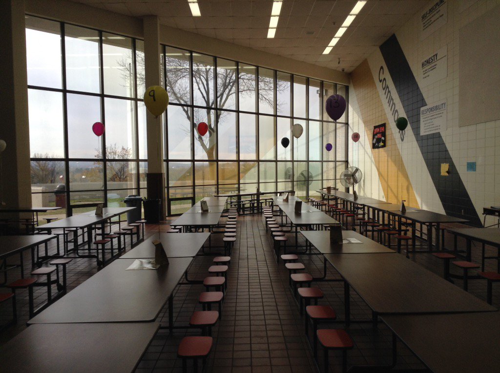 JenniferMLohr's tweet photo. All ready for 6th Grade Mix It Up Day at lunch! #makenewfriends #BarabooProud #JYMS https://t.co/ktyvUUzb8u