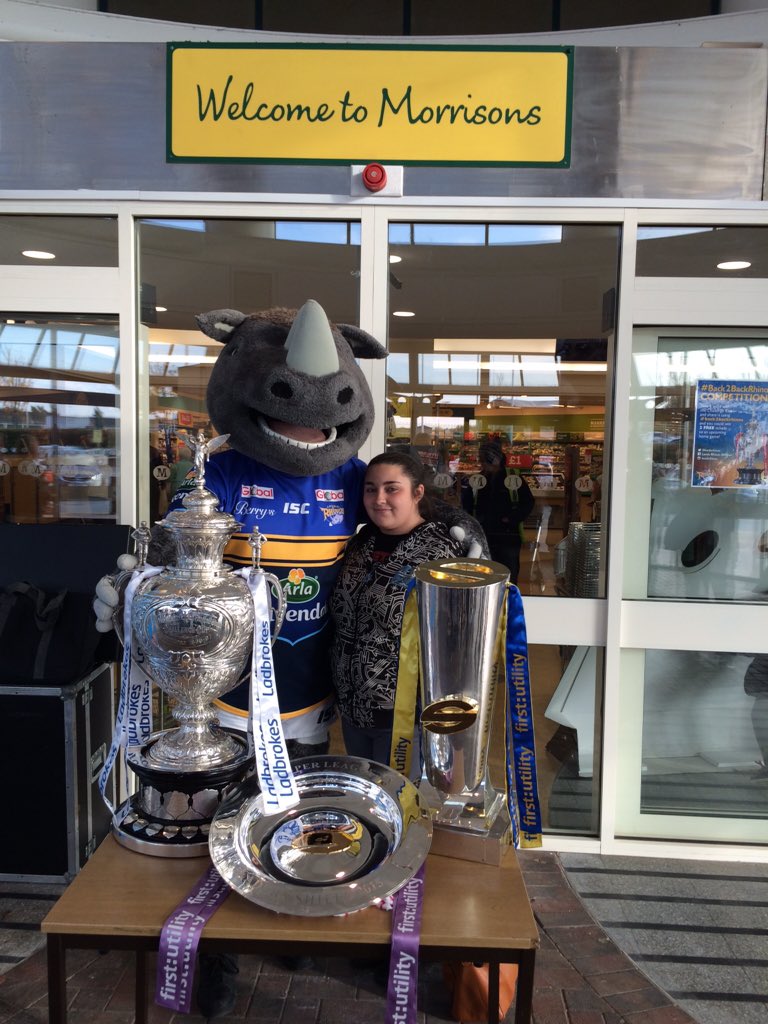 JadeAimee68's tweet photo. Myself and Ronnie @ morrisons in Hunslet #back2backrhinos https://t.co/HKxYxrUYgy