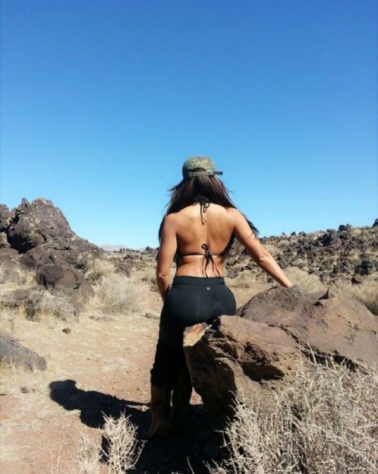 Watch Vida Guerra's leaked NSFW photo on TwXstars