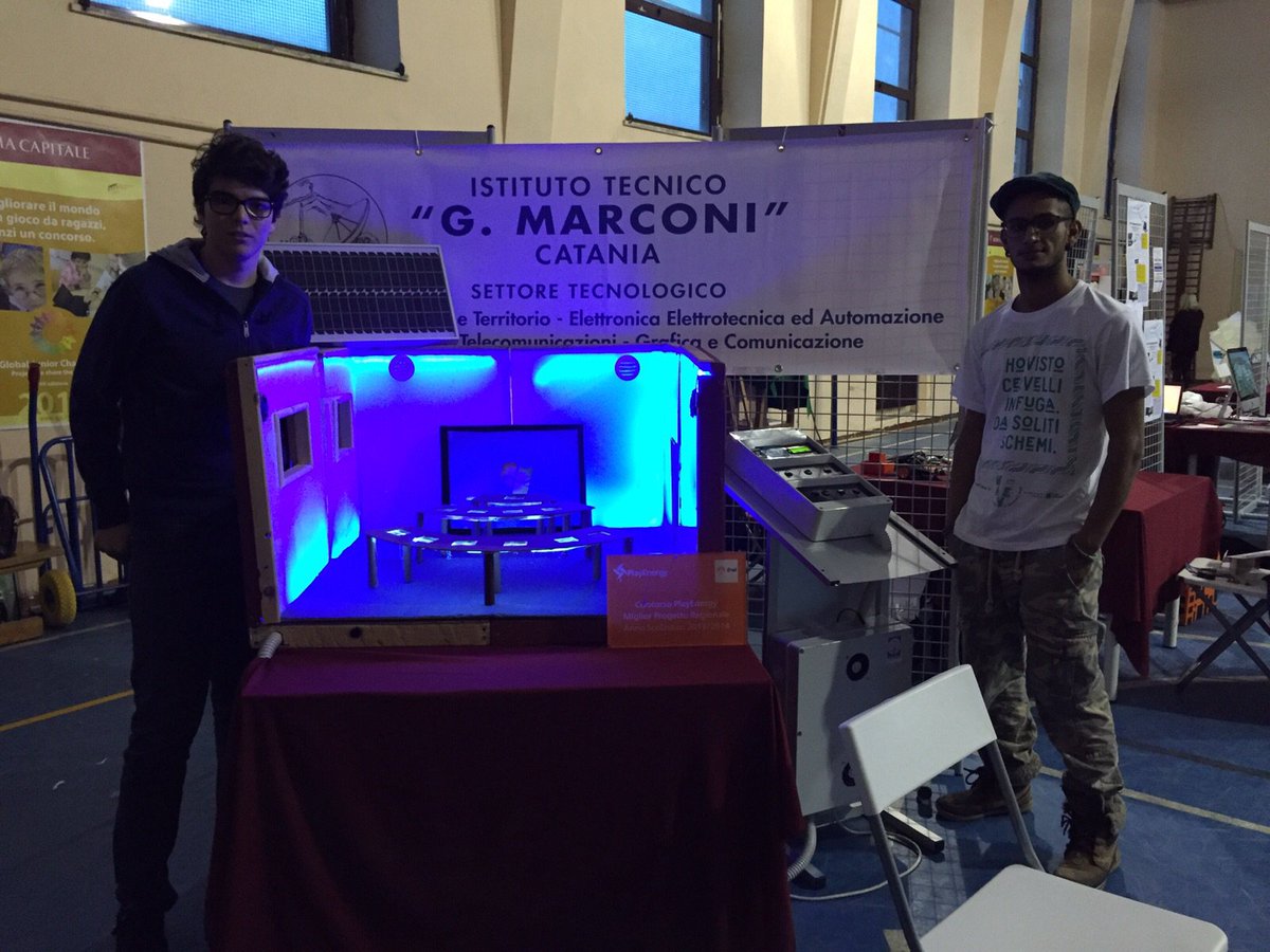 InfoSmartclass2's tweet photo. #gjc2015 #Roma #smartclass2.0 #cisiamo https://t.co/P88YXUpLcN