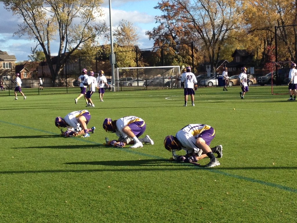 The boys getting ready for the game against <a href="/UofTLacrosse/">VarsityBluesLacrosse</a> today!!!